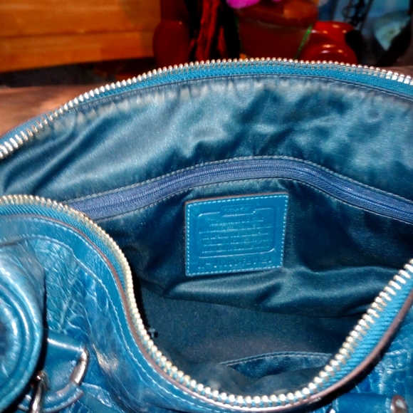 Teal blue Coach medium handbag - Picture 10 of 15